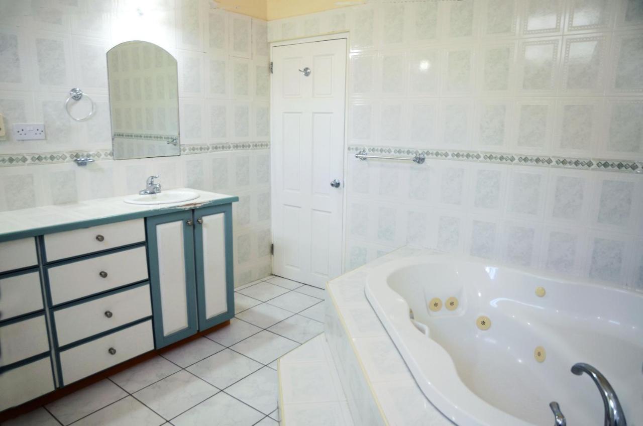 Bascombe Apartments Kingstown Bagian luar foto